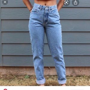 “Mom” style jeans